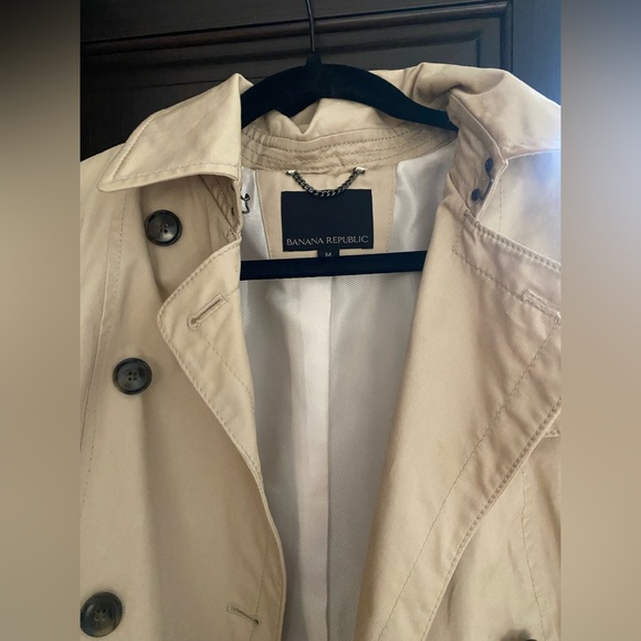 Classic tan trench coat by banana republic - Picture 3 of 4